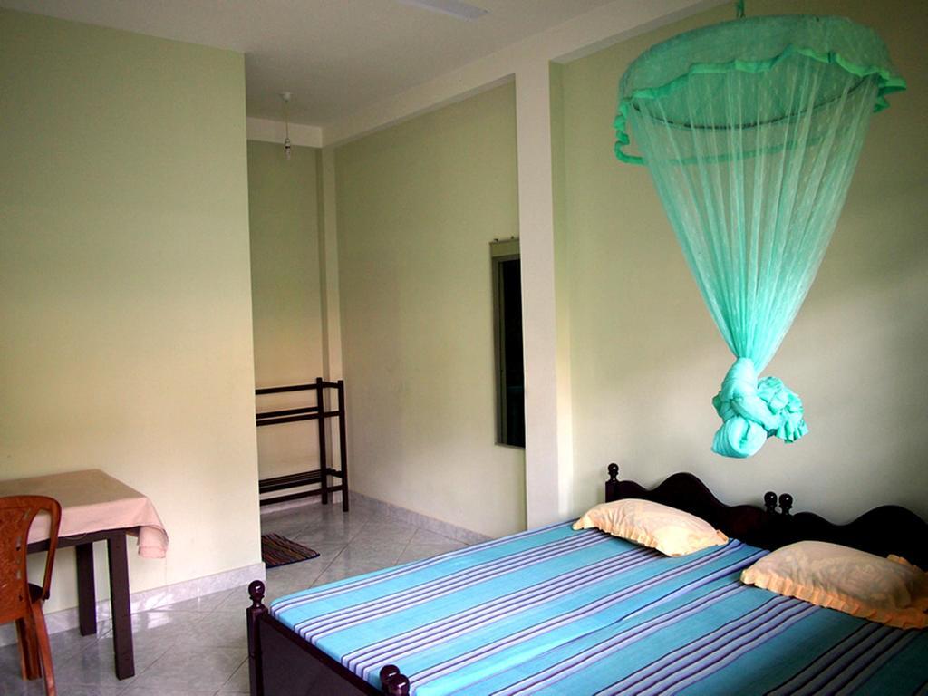 Amila Guest Hotel Trincomalee Room photo