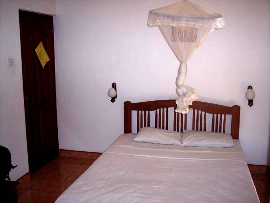 Amila Guest Hotel Trincomalee Exterior photo