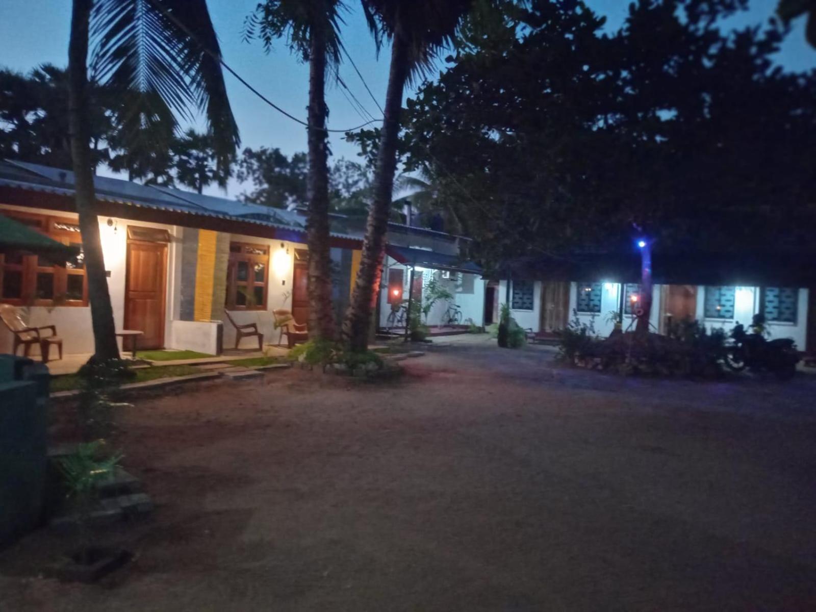 Amila Guest Hotel Trincomalee Exterior photo