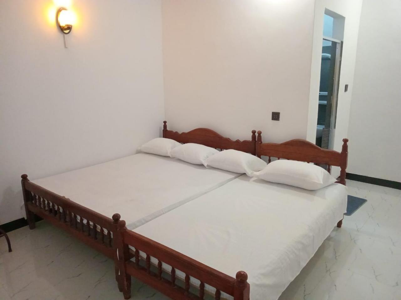 Amila Guest Hotel Trincomalee Exterior photo