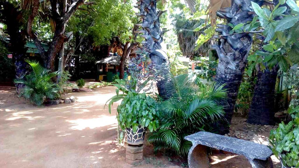 Amila Guest Hotel Trincomalee Exterior photo