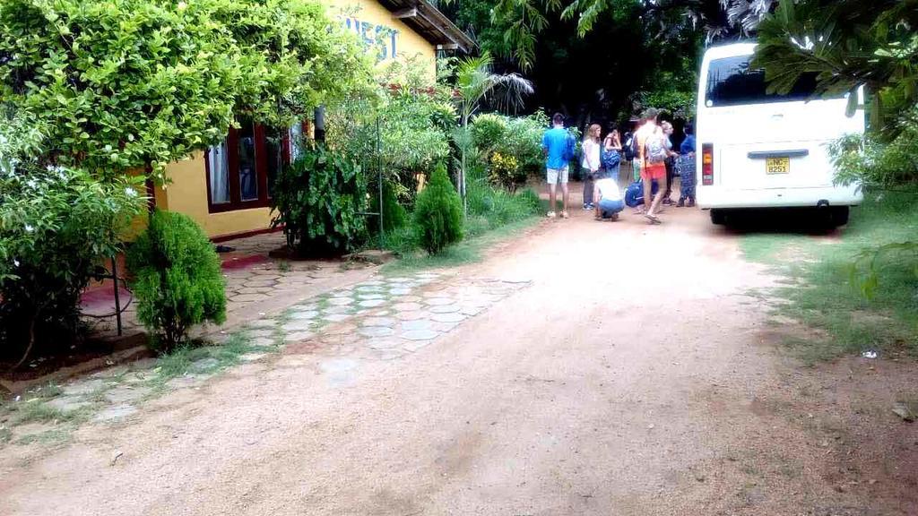 Amila Guest Hotel Trincomalee Exterior photo